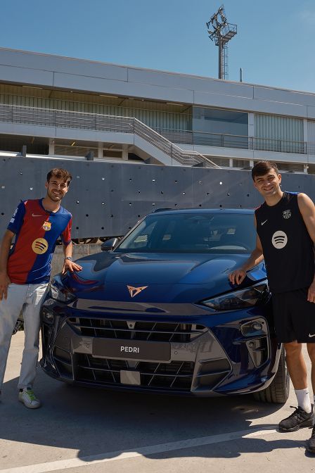 %uF03E%09Fan%FA%u0161ikovia%20Bar%E7a%2C%20vybran%ED%20po%u010Das%20z%E1pasu%20FC%20Barcelona%20%u2013%20R.C.D%20Mallorca%2C%20dostali%20pr%EDle%u017Eitos%u0165%20stretn%FA%u0165%20sa%20so%20svojimi%20idolmi%20a%20odovzda%u0165%20im%20k%u013E%FA%u010De%20od%20nov%FDch%20automobilov%20CUPRA%20%uF03E%09Hr%E1%u010Di%20maj%FA%20teraz%20mo%u017Enos%u0165%20za%u017Ei%u0165%20vzru%u0161enie%20z%20jazdy%20v%20automobiloch%2C%20ktor%E9%20si%20vybrali%20%20%20Martorell%2C%205.%20j%FAna%202025%20%u2013%20Futbalisti%20FC%20Barcelona%20prevzali%20svoje%20nov%E9%2C%20automobily%20CUPRA%20vo%20%u0161portovom%20centre%20Ciutat%20Esportiva%20Joan%20Gamper%2C%20kde%20im%20ich%20odovzdali%20fan%FA%u0161ikova.%20Podporovatelia%2C%20vybran%ED%20spomedzi%20fan%FA%u0161ikov%20z%E1pasu%20FC%20Barcelona%20%u2013%20R.C.D.%20Mallorca%2C%20dostali%20pr%EDle%u017Eitos%u0165%20osobne%20sa%20stretn%FA%u0165%20so%20svojimi%20idolmi%20a%20odovzda%u0165%20im%20k%u013E%FA%u010De%20od%20nov%FDch%20automobilov.%20%20%u201EBlaho%u017Eel%E1m%20hr%E1%u010Dom%20FC%20Barcelona%20a%20cel%E9mu%20podporn%E9mu%20t%EDmu%20k%20%FAspe%u0161nej%20sez%F3ne%2C%20v%20ktorej%20vybojovali%20v%ED%u0165azstvo%20v%20n%E1rodnom%20%u0161ampion%E1te%20La%20Liga%20aj%20v%20s%FA%u0165a%u017Ei%20Copa%20del%20Rey.%20Rovnako%20ako%20zna%u010Dka%20CUPRA%2C%20aj%20tento%20futbalov%FD%20klub%20podma%u0148uje%20svet%20svojimi%20amb%EDciami%20a%20odhodlan%EDm%20rozv%EDja%u0165%20talenty%20novej%20gener%E1cie.%20D%FAfame%2C%20%u017Ee%20%u010Dlenovia%20t%EDmu%20si%20u%u017Eij%FA%20jazdu%20vo%20svojich%20nov%FDch%20vozidl%E1ch%20CUPRA%20a%20%u017Ee%20ich%20bud%FA%20aj%20na%u010Falej%20sprev%E1dza%u0165%20na%20ceste%20k%20%FAspechu%2C%u201C%20povedal%20Ignasi%20Prieto%2C%20Chief%20Brand%20Officer%20zna%u010Dky%20CUPRA.%20Majitelia%20modelov%20CUPRA%20sa%20stretli%20so%20svojimi%20idolmi%20Ako%20ofici%E1lny%20automobilov%FD%20partner%20a%20partner%20mobility%20FC%20Barcelona%20zna%u010Dka%20%20CUPRA%20odovzdala%20hr%E1%u010Dom%20ich%20nov%E9%20vozidl%E1.%20V%20r%E1mci%20kampane%2C%20oslavuj%FAcej%20125.%20v%FDro%u010Die%20zalo%u017Eenia%20klubu%20a%20podporu%20nov%FDch%20talentov%2C%20zna%u010Dka%20CUPRA%20pozvala%20prvoligov%FD%20mu%u017Esk%FD%20t%EDm%20na%20pretekov%FD%20okruh%20Terramar.%20Tam%20sa%20hr%E1%u010Di%20mohli%20zozn%E1mi%u0165%20s%20cel%FDm%20modelov%FDm%20programom%20CUPRA%20a%20vybra%u0165%20si%20svoj%20preferovan%FD%20model.%20%20K%u013E%FA%u010De%20od%20nov%FDch%20automobilov%20CUPRA%20prevzali%20z%20r%FAk%20fan%FA%u0161ikov%20ambas%E1dori%20CUPRA%2C%20brank%E1r%20Marc-Andr%E9%20ter%20Stegen%2C%20kapit%E1ni%20t%EDmu%20Ronald%20Araujo%2C%20Frenkie%20de%20Jong%2C%20Raphinha%20a%20Pedri%2C%20ako%20aj%20futbalov%E9%20ikony%20Robert%20Lewandowski%20a%20Dani%20Olmo.%20Svoje%20individualizovan%E9%20automobily%20CUPRA%20prevzali%20aj%20mlad%E9%20talenty%20ako%20Gavi%2C%20Alejandro%20Balde%20a%20Ferm%EDn%20L%F3pez.%20Preferovan%FDmi%20modelmi%20hr%E1%u010Dov%20boli%20CUPRA%20Formentor%2C%20nov%FD%20CUPRA%20Terramar%20a%20elektrick%E9%20SUV%20kup%E9%20CUPRA%20Tavascan.%20Jednotliv%ED%20hr%E1%u010Di%20si%20vybrali%20takto%3A%20%u2022%09Marc-Andr%E9%20ter%20Stegen%20%u2013%20CUPRA%20Tavascan%20VZ%20%28340%20k%29%20%u2022%09I%F1aki%20Pe%F1a%20%u2013%20CUPRA%20Formentor%20VZ%20eHYBRID%20%28272%20k%29%20%u2022%09Wojciech%20Szcz%u0119sny%20%u2013%20CUPRA%20Terramar%20VZ%20eHYBRID%20%28272%20k%29%20%u2022%09Alejandro%20Balde%20%u2013%20CUPRA%20Terramar%20VZ%20%28265%20k%29%20%u2022%09Ronald%20Araujo%20%u2013%20CUPRA%20Born%20VZ%20%28326%20k%29%20%u2022%09I%F1igo%20Martinez%20%u2013%20CUPRA%20Tavascan%20VZ%20%28340%20k%29%20%u2022%09Andreas%20Christensen%20%u2013%20CUPRA%20Terramar%20VZ%20America%u2019s%20CUP%20Edition%20%28265%20k%29%20%20%u2022%09Jules%20Kound%E9%20%u2013%20CUPRA%20Formentor%20VZ%20%28333%20k%29%20%u2022%09Eric%20Garcia%20%u2013%20CUPRA%20Terramar%20VZ%20eHYBRID%20%28272%20k%29%20%u2022%09Gavi%20%u2013%20CUPRA%20Tavascan%20VZ%20%28340%20k%29%20%u2022%09Pedri%20%u2013%20CUPRA%20Terramar%20VZ%20%28265%20k%29%20%u2022%09Pablo%20Torre%20%u2013%20CUPRA%20Formentor%20VZ%20%28333%20k%29%20%u2022%09H%E9ctor%20Fort%20-%20CUPRA%20Formentor%20VZ%20%28333%20k%29%20%u2022%09Ferm%EDn%20L%F3pez%20-%20CUPRA%20Formentor%20VZ%20%28333%20k%29%20%u2022%09Marc%20Casado%20-%20CUPRA%20Formentor%20VZ%20%28333%20k%29%20%u2022%09Dani%20Olmo%20-%20CUPRA%20Formentor%20VZ%20%28333%20k%29%20%u2022%09Frenkie%20De%20Jong%20-%20CUPRA%20Terramar%20VZ%20America%u2019s%20CUP%20Edition%20%28265%20k%29%20%20%u2022%09Ferran%20Torres%20%u2013%20CUPRA%20Leon%20VZ%20eHYBRID%20%28272%20k%29%20%u2022%09Ansu%20Fati%20%u2013%20CUPRA%20Terramar%20VZ%20eHYBRID%20%28272%20k%29%20%u2022%09Pau%20Victor%20-%20CUPRA%20Formentor%20VZ%20%28333%20k%29%20%u2022%09Raphina%20%u2013%20CUPRA%20Tavascan%20VZ%20%28340%20k%29%20%u2022%09Robert%20Lewandowski%20%u2013%20CUPRA%20Terramar%20VZ%20eHYBRID%20%28272%20k%29%20%u2022%09Hansi%20Flick%20-%20CUPRA%20Terramar%20VZ%20eHYBRID%20%28272%20k%29%20%20Zmena%20potrebuje%20l%EDdrov%20%u2014%20a%20CUPRA%20ver%ED%2C%20%u017Ee%20skuto%u010Dn%FD%20pokrok%20prich%E1dza%20radik%E1lnym%20naru%u0161en%EDm%20statusu%20quo%2C%20prekon%E1van%EDm%20o%u010Dak%E1van%ED%20a%20spochyb%u0148ovan%EDm%20konvenci%ED.%20Od%20svojho%20zalo%u017Eenia%20v%20roku%202018%20zna%u010Dka%20transformuje%20automobilov%FD%20priemysel%20ako%20podnecovate%u013E%20kreativity%20a%20z%E1stanca%20zmien.%20%20Za%20iba%20sedem%20rokov%20zna%u010Dka%20CUPRA%20uviedla%20na%20trh%20sedem%20rozli%u010Dn%FDch%20modelov%20a%20celosvetovo%20predala%20vy%u0161e%20800%20000%20automobilov.%20Ka%u017Ed%FD%20model%20CUPRA%20m%E1%20charakteristick%FD%20expres%EDvny%20dizajn%20a%20vysok%FA%20v%FDkonnos%u0165.%20Kompletn%E9%20portf%F3lio%20zah%u0155%u0148a%20model%20CUPRA%20Ateca%2C%20prv%FD%20automobil%20zna%u010Dky%20CUPRA%3B%20CUPRA%20Leon%20re%u0161tylizovan%FD%20a%20zdokonalen%FD%20na%20samostatn%FD%20model%20CUPRA%3B%20CUPRA%20Formentor%2C%20prv%FD%20automobil%20vyvinut%FD%20exkluz%EDvne%20pre%20zna%u010Dku%20a%20doteraz%20jej%20najpred%E1vanej%u0161%ED%20model%3B%20CUPRA%20Born%2C%20prv%FD%20model%20s%20elektrick%FDm%20pohonom%3B%20CUPRA%20Tavascan%2C%20prv%E9%20elektrick%E9%20SUV-kup%E9%20a%20%u0161portov%E9%20SUV%20CUPRA%20Terramar.%20V%20roku%202026%20ponuku%20zna%u010Dky%20dopln%ED%20model%20CUPRA%20Raval%2C%20predstavuj%FAci%20radik%E1lnu%20interpret%E1ciu%20mestsk%E9ho%20elektrick%E9ho%20automobilu.%20%20CUPRA%20je%20viac%20ako%20iba%20automobilov%E1%20zna%u010Dka.%20Tvor%ED%20ju%20aj%20kme%u0148%20CUPRA%2C%20zlo%u017Een%FD%20z%20t%EDmu%20ambas%E1dorov%20vzpieraj%FAcich%20sa%20konvenci%E1m%20a%20prekra%u010Duj%FAcich%20hranice%2C%20ktor%E9%20brzdia%20ostatn%FDch.%20Jeho%20%u010Dlenmi%20je%20napr%EDklad%20%u0161panielsky%20zlat%FD%20medailista%20Sa%FAl%20Craviotto%2C%20filmov%FD%20re%u017Eis%E9r%20J.A.%20Bayona%2C%20nemeck%FD%20futbalov%FD%20brank%E1r%20Marc-Andr%E9%20ter%20Stegen%2C%20ako%20aj%20dvojn%E1sobn%E1%20nosite%u013Eka%20ocenenia%20Ballon%20d%27Or%20a%20svetov%E1%20futbalistka%20roka%20FIFA%20Alexia%20Putellas.%20CUPRA%20je%20ofici%E1lnym%20automobilov%FDm%20partnerom%20a%20partnerom%20mobility%20FC%20Barcelona%2C%20premium%20sponzorom%20Premier%20Padel%20Tour%20a%20s%20hrdos%u0165ou%20%u0161tartuje%20v%20svetovom%20%u0161ampion%E1te%20%20elektrick%FDch%20monopo